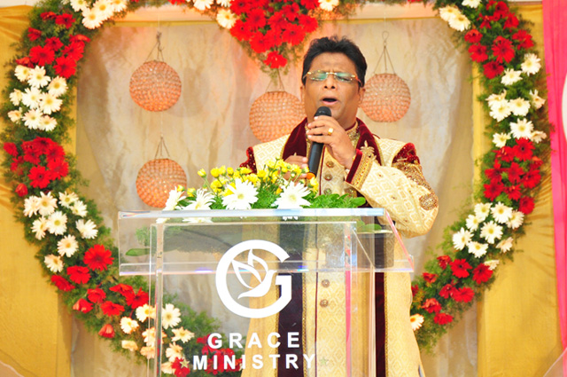 Bro Andrew Richard & Sis Hanna Celebrated their 25th Silver Jubilee Wedding anniversary with great grandeur at the Prayer Center in Mangalore here on May 04th, 2018 amidst a large number of devotees.